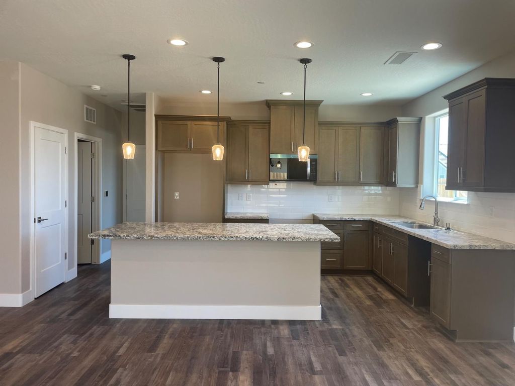 Image 2 of property listing at 16259 West David Ave, Kerman, CA 93630