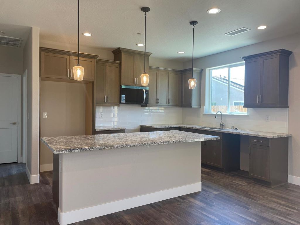Image 3 of property listing at 16259 West David Ave, Kerman, CA 93630