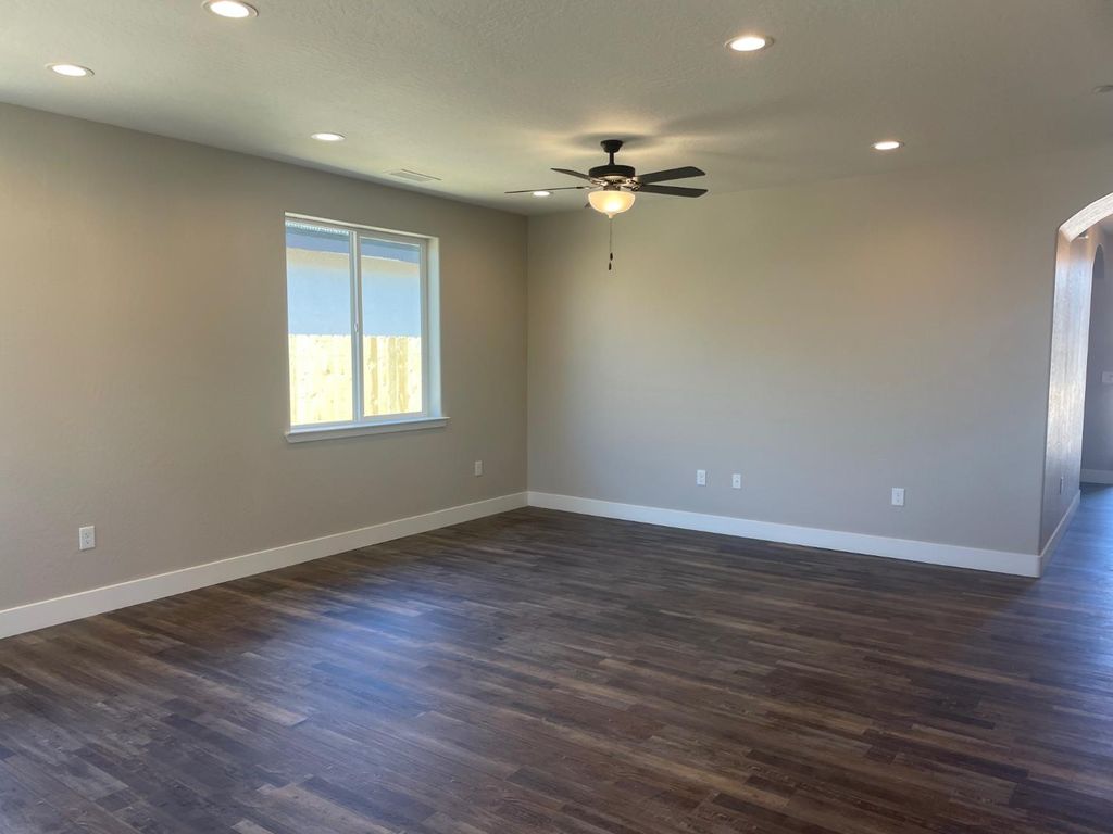 Image 5 of property listing at 16259 West David Ave, Kerman, CA 93630