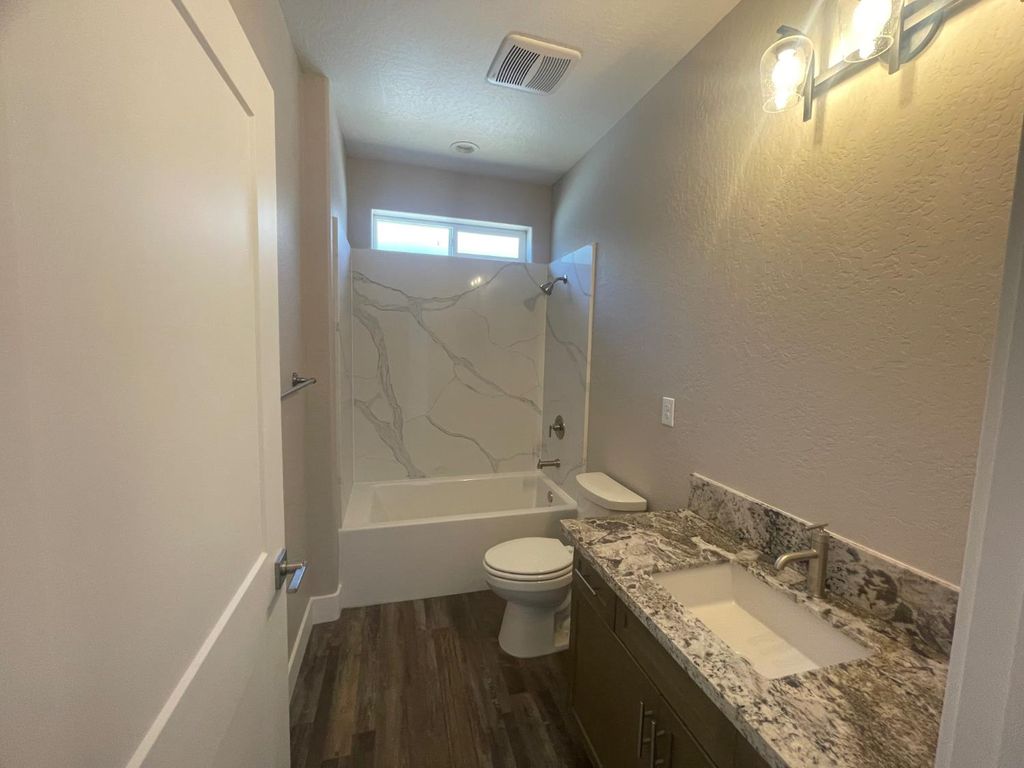 Image 7 of property listing at 16259 West David Ave, Kerman, CA 93630