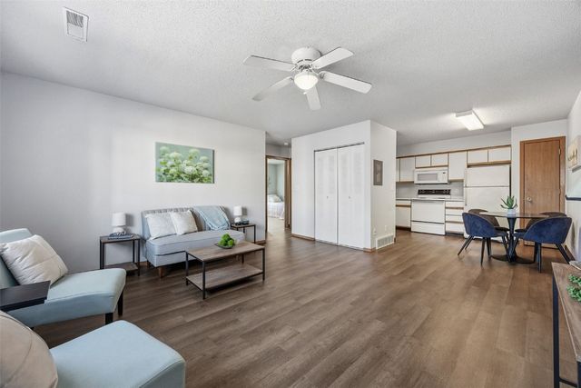 930A Boston Way 11, Coralville, IA 52241