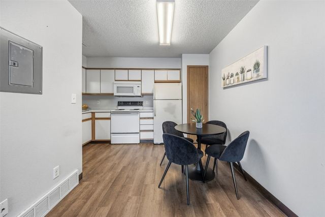 930A Boston Way 11, Coralville, IA 52241