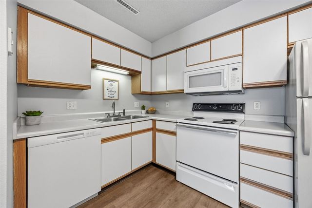 930A Boston Way 11, Coralville, IA 52241