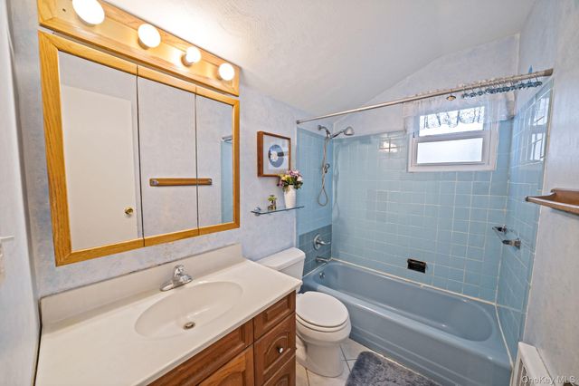 344 Woods Road, North Babylon, NY 11703