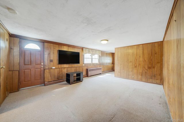 344 Woods Road, North Babylon, NY 11703