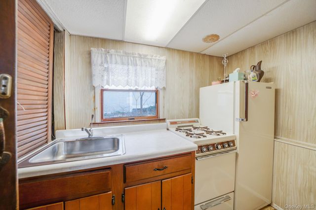 344 Woods Road, North Babylon, NY 11703