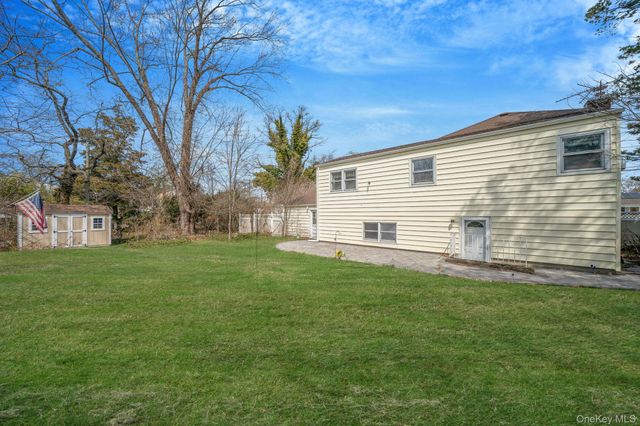 344 Woods Road, North Babylon, NY 11703