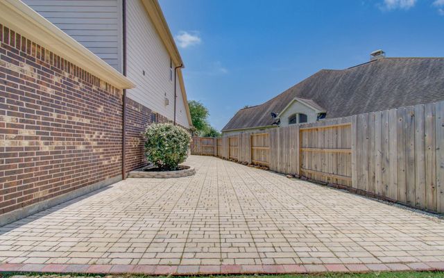 28666 Pleasant Forest Drive, Katy, TX 77494
