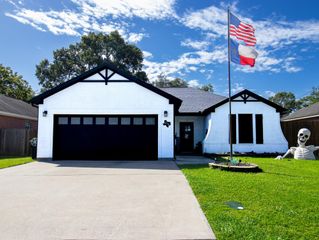 216 W 1st Street, Deer Park, TX 77536