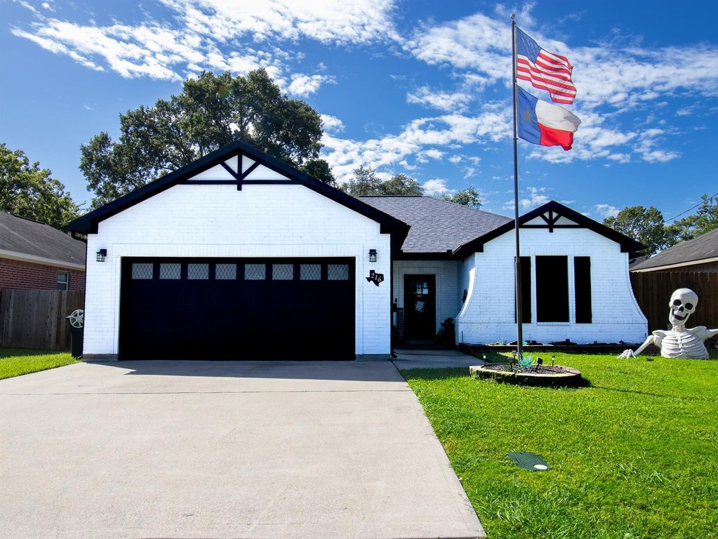 216 W 1st Street, Deer Park, TX 77536