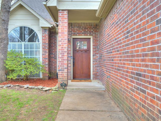 3713 S 71st West Avenue, Tulsa, OK 74107