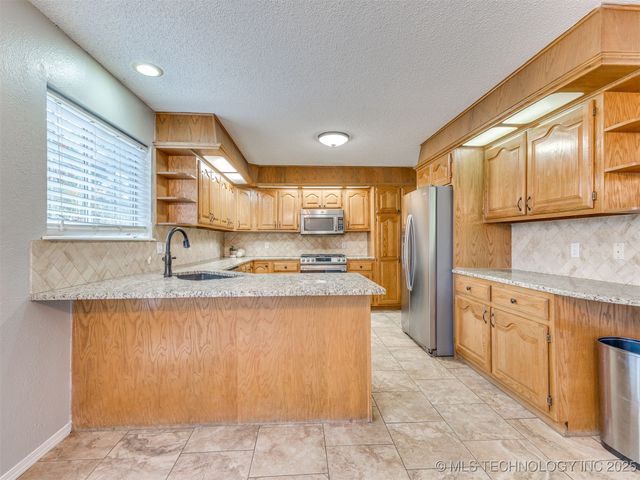 3713 S 71st West Avenue, Tulsa, OK 74107