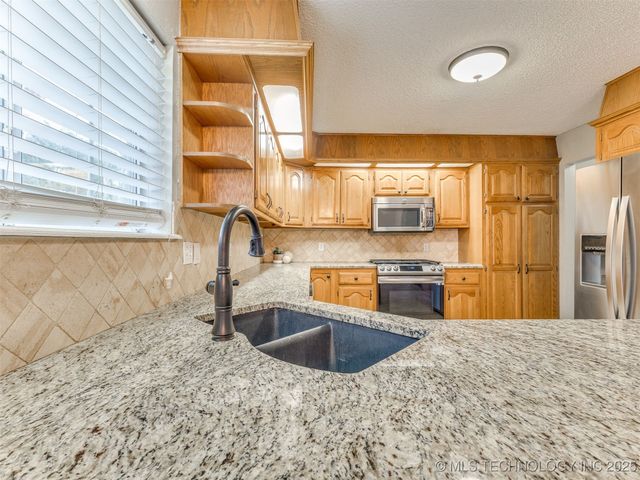 3713 S 71st West Avenue, Tulsa, OK 74107