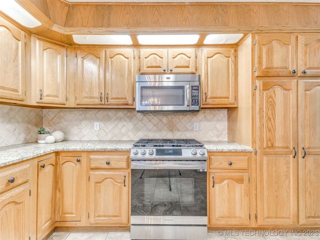 3713 S 71st West Avenue, Tulsa, OK 74107