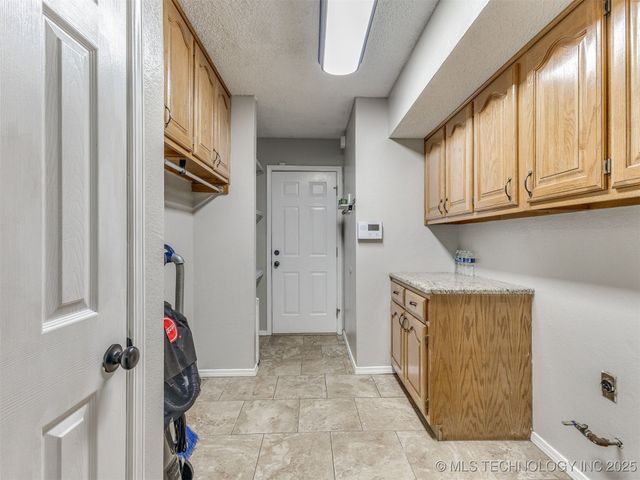 3713 S 71st West Avenue, Tulsa, OK 74107