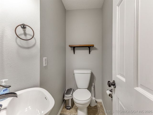 3713 S 71st West Avenue, Tulsa, OK 74107