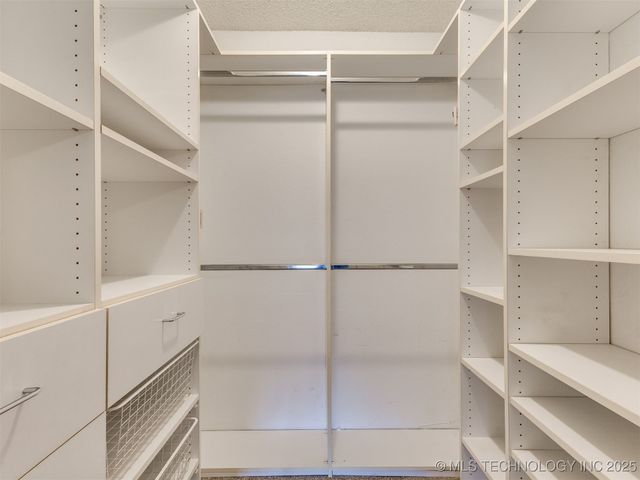 3713 S 71st West Avenue, Tulsa, OK 74107