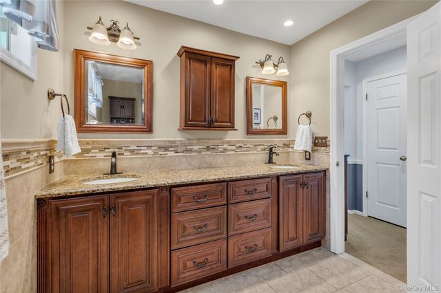 251 Vineyard Road, Huntington Bay, NY 11743