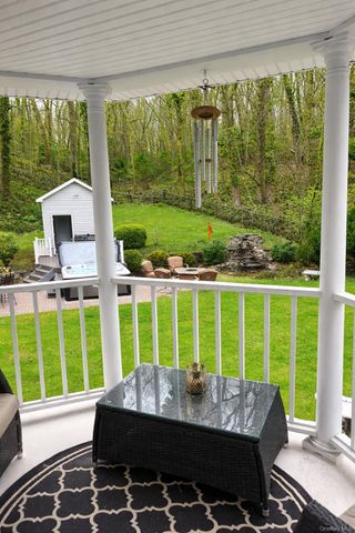 251 Vineyard Road, Huntington Bay, NY 11743