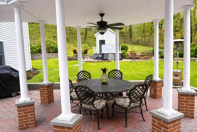 251 Vineyard Road, Huntington Bay, NY 11743