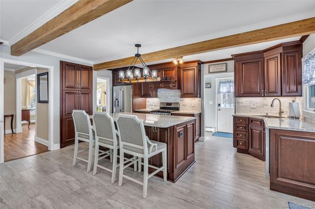 251 Vineyard Road, Huntington Bay, NY 11743