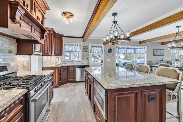 251 Vineyard Road, Huntington Bay, NY 11743