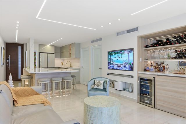 3409 AVE. ISLA VERDE 404, Carolina, PR 00979