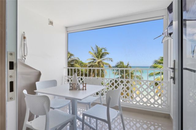 3409 AVE. ISLA VERDE 404, Carolina, PR 00979