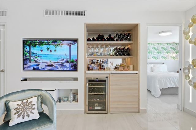 3409 AVE. ISLA VERDE 404, Carolina, PR 00979