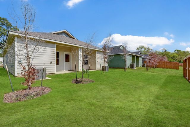 409 E Avenue G, Conroe, TX 77301