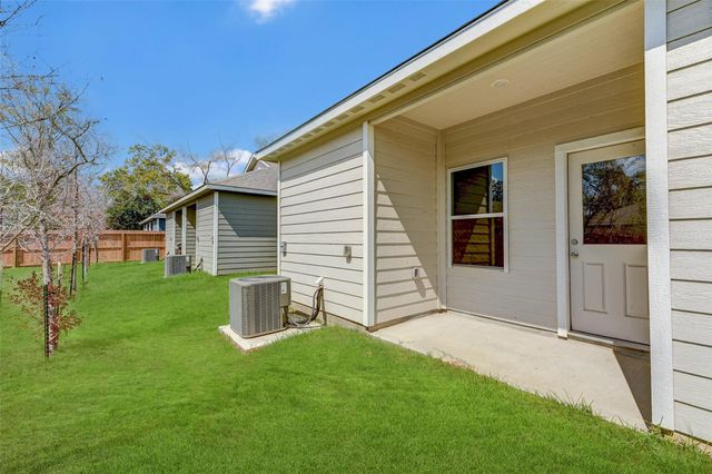 409 E Avenue G, Conroe, TX 77301