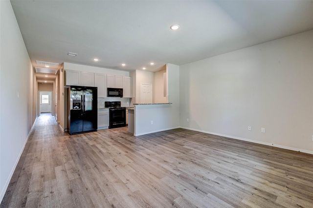 409 E Avenue G, Conroe, TX 77301