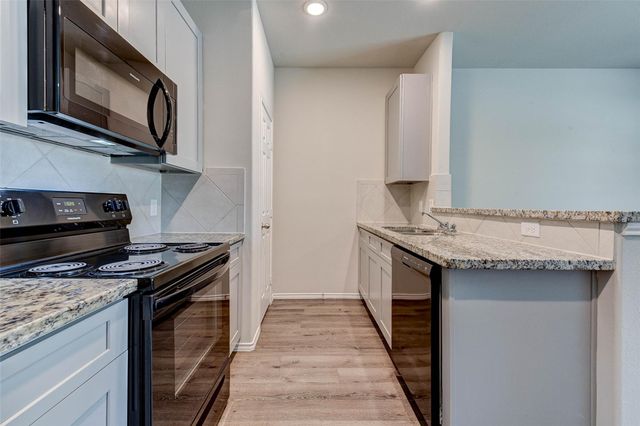 409 E Avenue G, Conroe, TX 77301