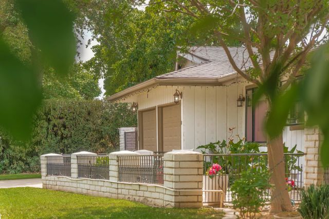 5739 N Pleasant Avenue, Fresno, CA 93711