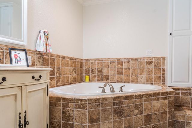 5739 N Pleasant Avenue, Fresno, CA 93711