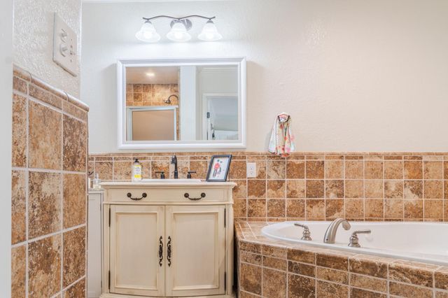 5739 N Pleasant Avenue, Fresno, CA 93711