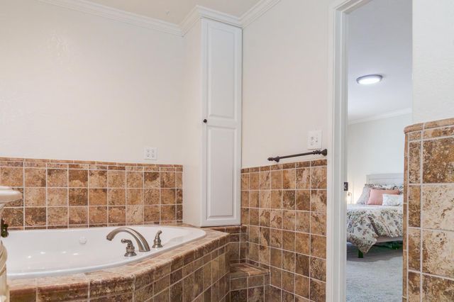 5739 N Pleasant Avenue, Fresno, CA 93711