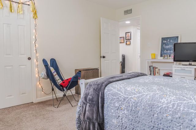 5739 N Pleasant Avenue, Fresno, CA 93711