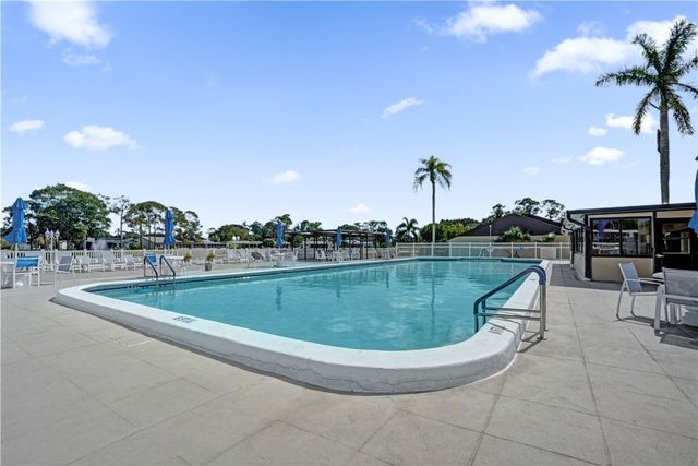 426 Pine Glen Lane D-2, Green Acres, FL 33463