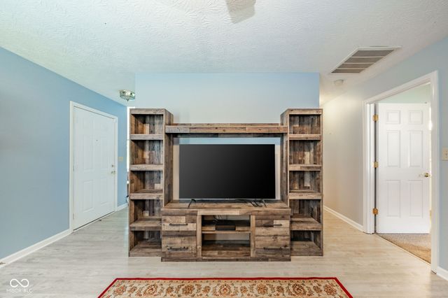 3065 W Applewood Court, Muncie, IN 47304