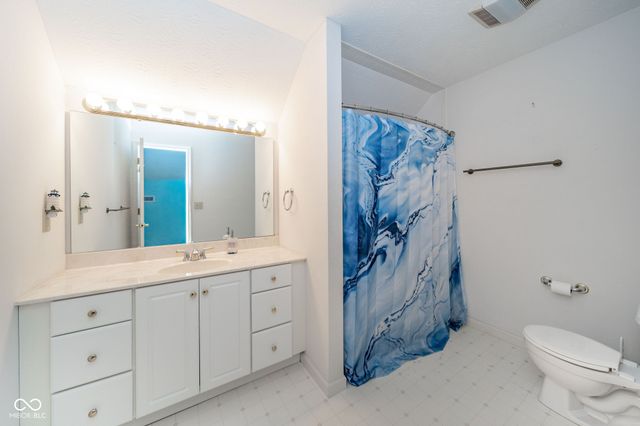3065 W Applewood Court, Muncie, IN 47304