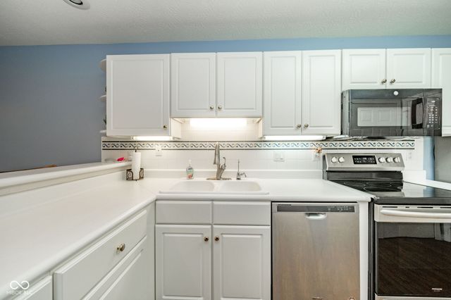 3065 W Applewood Court, Muncie, IN 47304