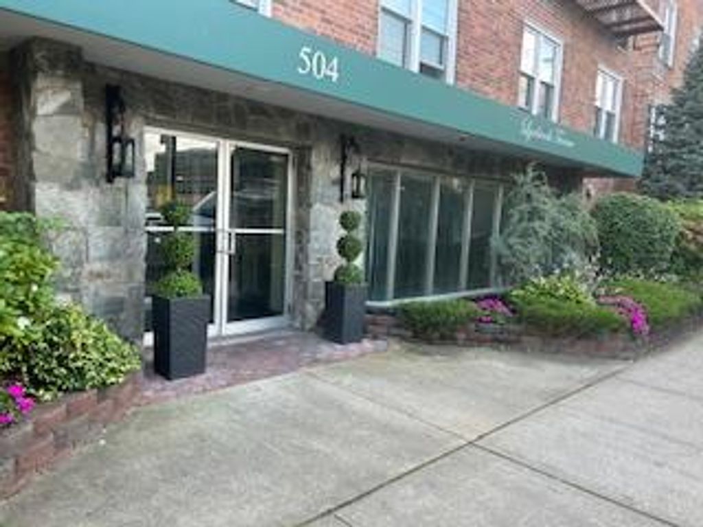 504 Merrick rd Road 4A, Lynbrook, NY 11563