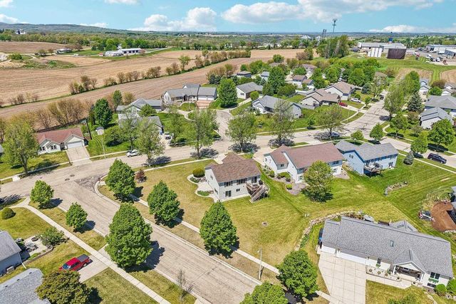 809 Brookstone Crest, Mount Horeb, WI 53572