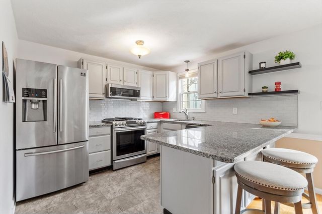 132 Wellman Avenue 132, Chelmsford, MA 01863