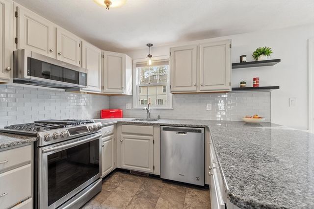 132 Wellman Avenue 132, Chelmsford, MA 01863