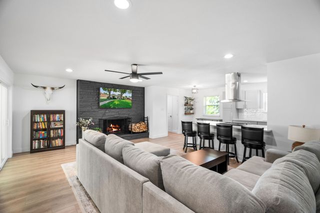 2341 Pinebluff Drive, Dallas, TX 75228