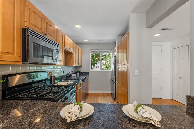 20 Ship Ave 14, Medford, MA 02155