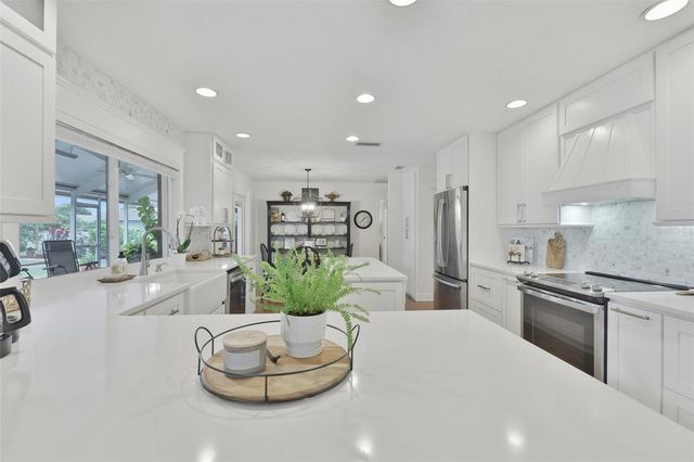 412 STONEHAM DRIVE, Sun City Center, FL 33573