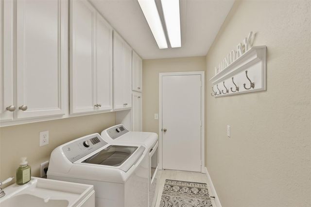 412 STONEHAM DRIVE, Sun City Center, FL 33573